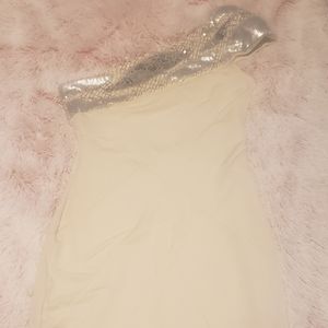One shoulder bebe sequin dress!!😍